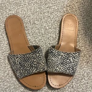 DV by Dolce Vita Women's Black and Tan Slide Sandals Size 8